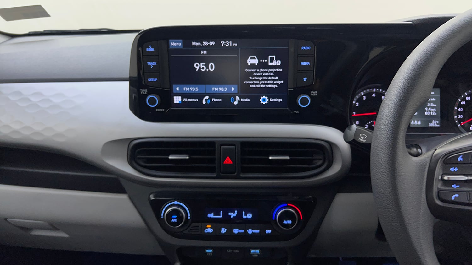 Used 2025 Hyundai Grand i10 Nios Sportz (O) 1.2 Kappa VTVT Petrol Manual top_features Integrated (in-dash) music system