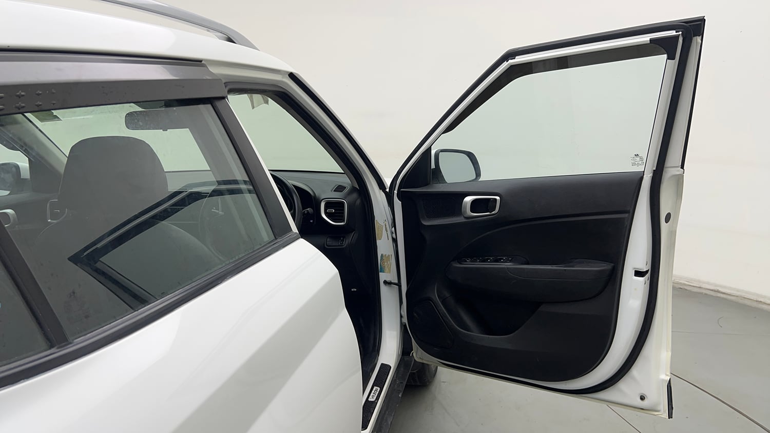 Used 2022 Hyundai Venue S 1.2 Petrol Petrol Manual interior RIGHT FRONT DOOR OPEN VIEW