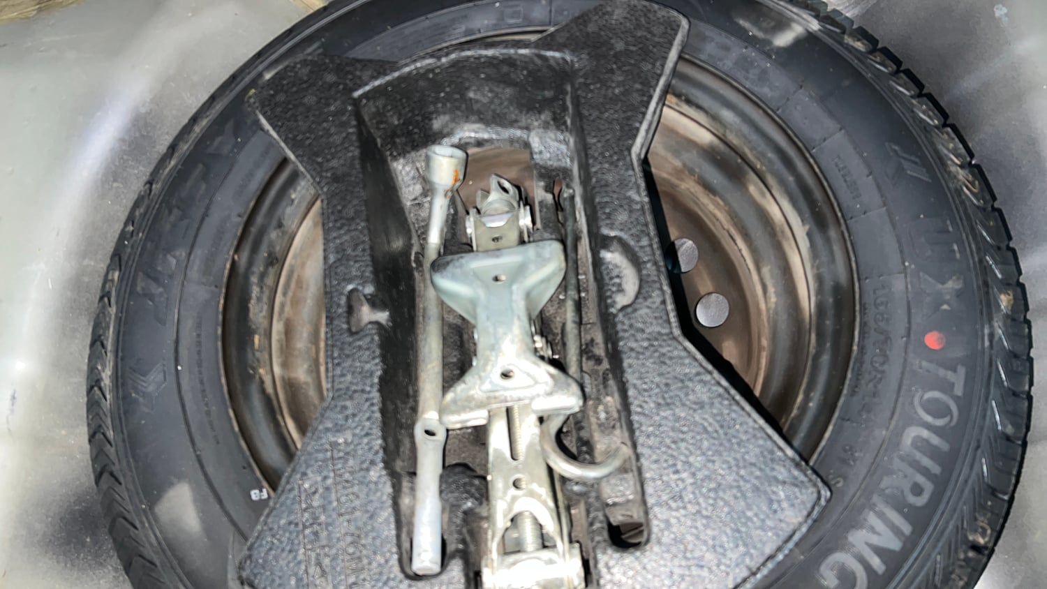 Used 2016 Maruti Suzuki Celerio ZXi Petrol Manual tyres SPARE TYRE VIEW