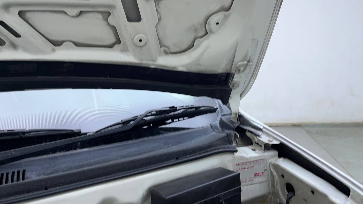 Used 2021 Maruti Suzuki Alto 800 LXi Petrol Manual engine ENGINE LEFT SIDE HINGE & APRON VIEW