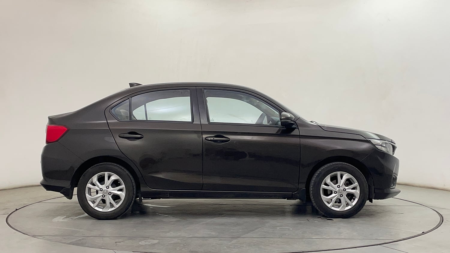 Used 2020 Honda Amaze 1.2 VX CVT Petrol Petrol Automatic exterior RIGHT SIDE VIEW