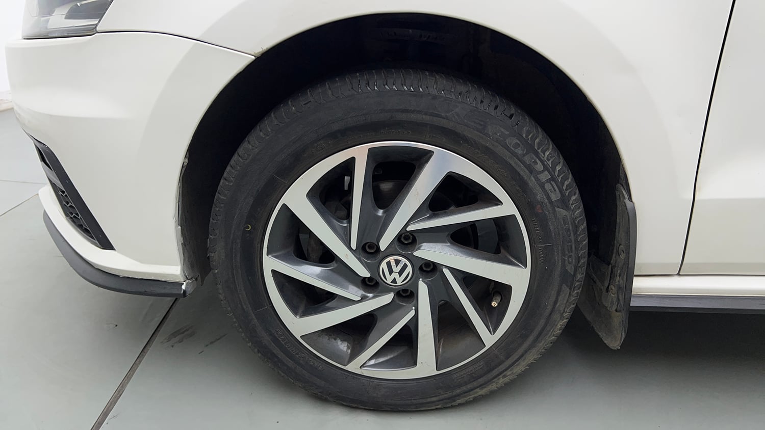 Used 2022 Volkswagen Polo Comfortline 1.0L MPI Petrol Manual tyres LEFT FRONT TYRE RIM VIEW