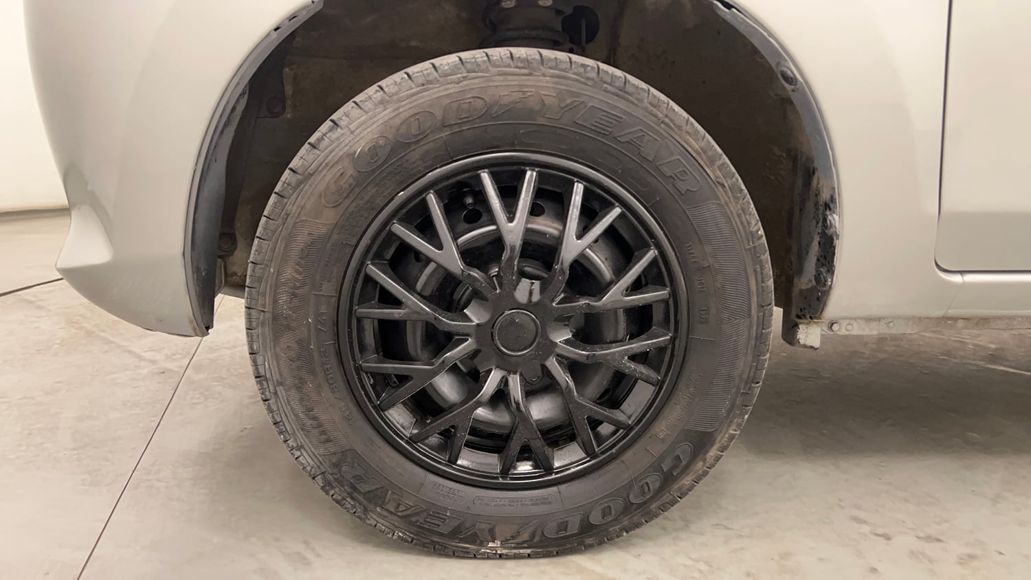 Used 2013 Maruti Suzuki Alto 800 Lxi CNG Cng Manual tyres LEFT FRONT TYRE RIM VIEW