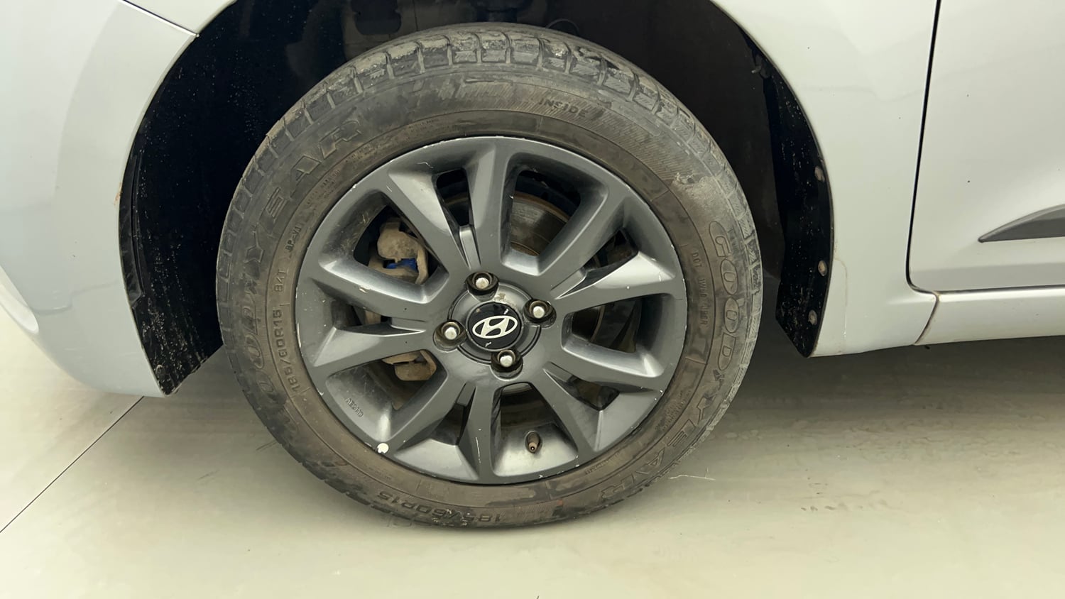 Used 2020 Hyundai Elite i20 Sportz Plus 1.2 Petrol Manual tyres LEFT FRONT TYRE RIM VIEW