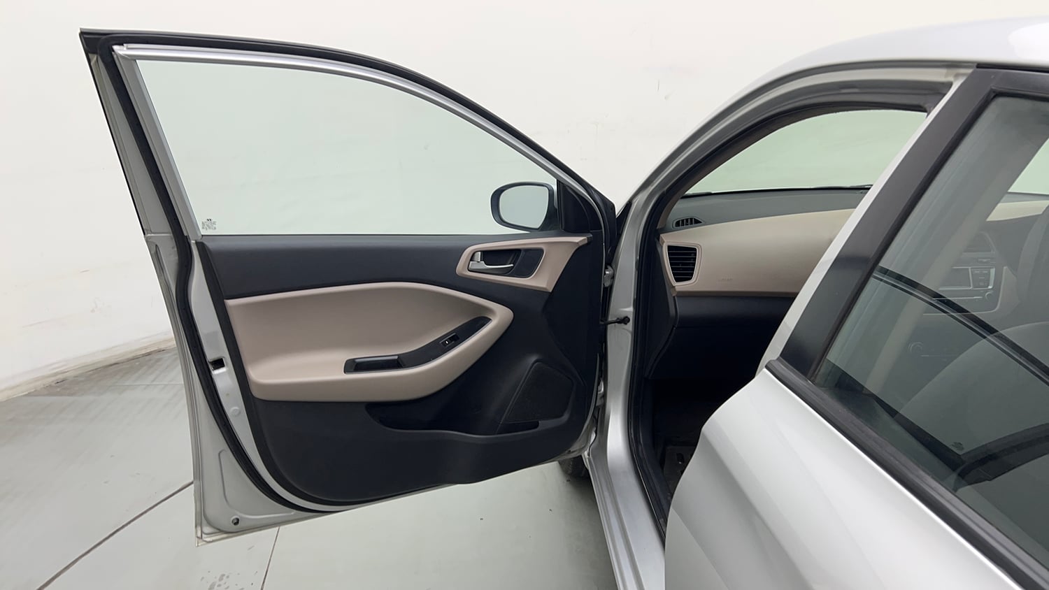 Used 2016 Hyundai Elite i20 Sportz 1.2 Petrol Manual interior LEFT FRONT DOOR OPEN VIEW