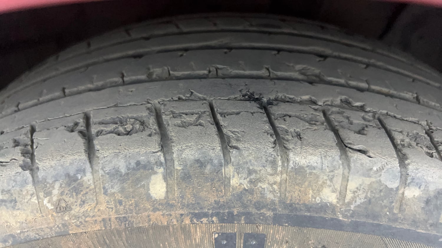 Used 2023 Hyundai Verna SX (O) 1.5 Turbo Petrol DCT Petrol Automatic tyres RIGHT FRONT TYRE TREAD VIEW