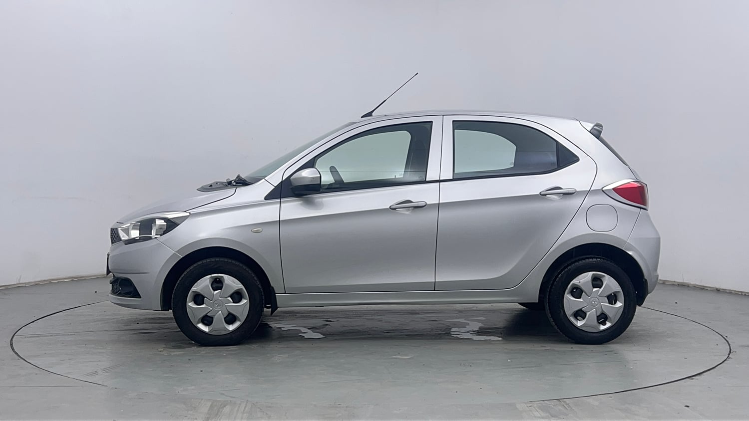 Used 2018 Tata Tiago Revotron XT Petrol Manual exterior LEFT SIDE VIEW