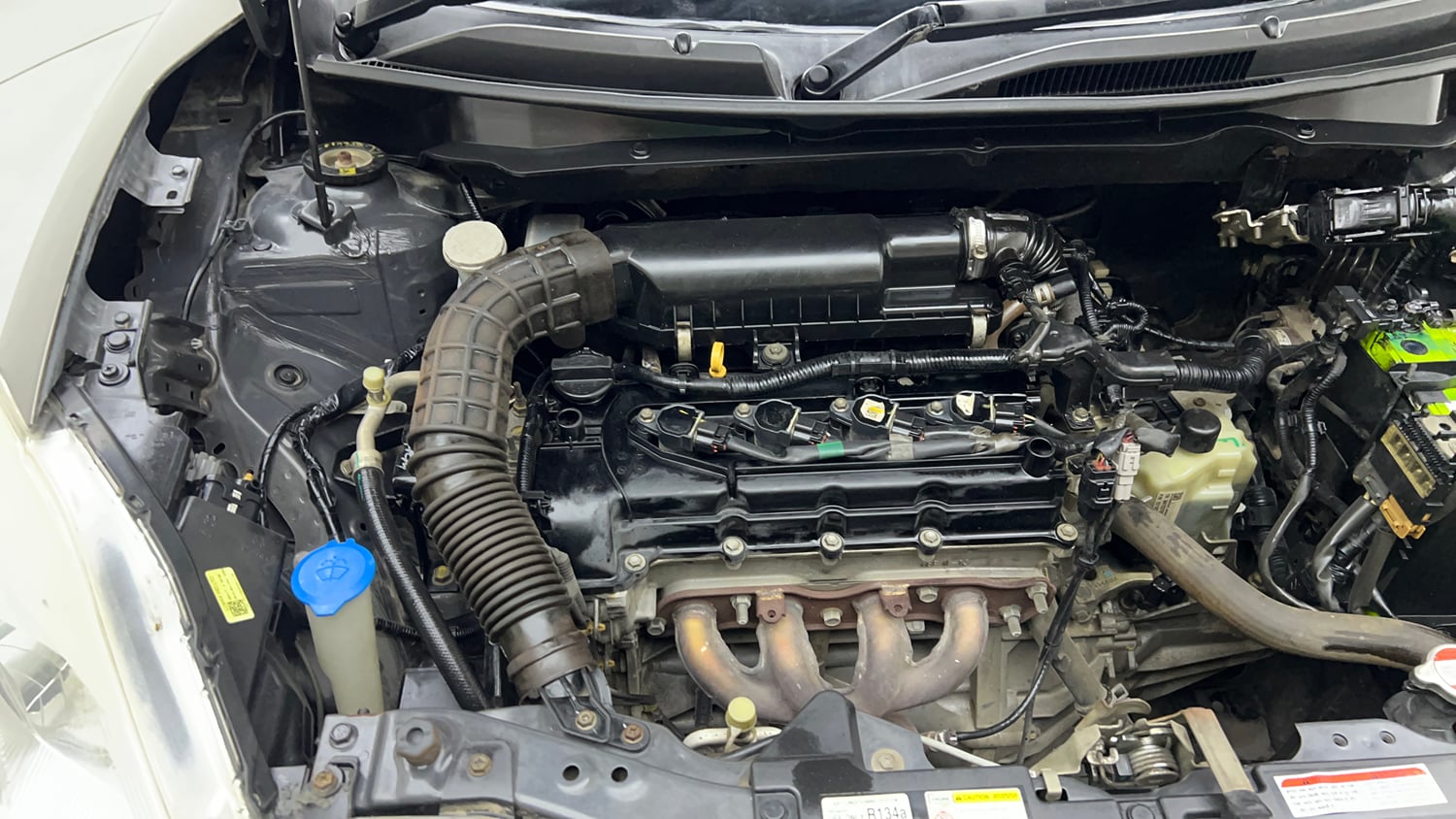 Used 2017 Maruti Suzuki Dzire VXi AMT Petrol Automatic engine ENGINE RIGHT SIDE VIEW