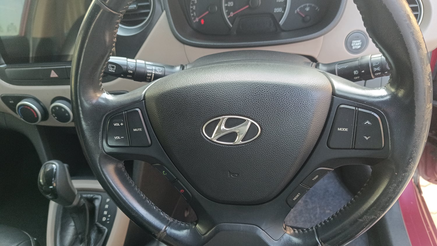 Used 2015 Hyundai Grand i10 Asta AT 1.2 Kappa VTVT Petrol Automatic top_features Steering mounted controls