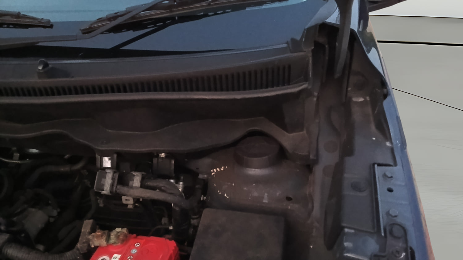 Used 2024 Maruti Suzuki XL6 Zeta MT Petrol Petrol Manual engine ENGINE LEFT SIDE HINGE & APRON VIEW