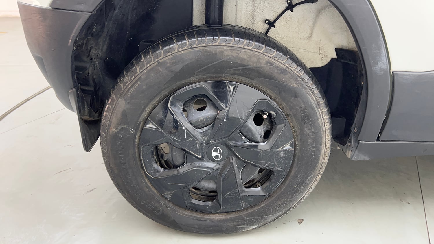 Used 2024 Tata Punch Adventure AMT Petrol Automatic tyres RIGHT REAR TYRE RIM VIEW