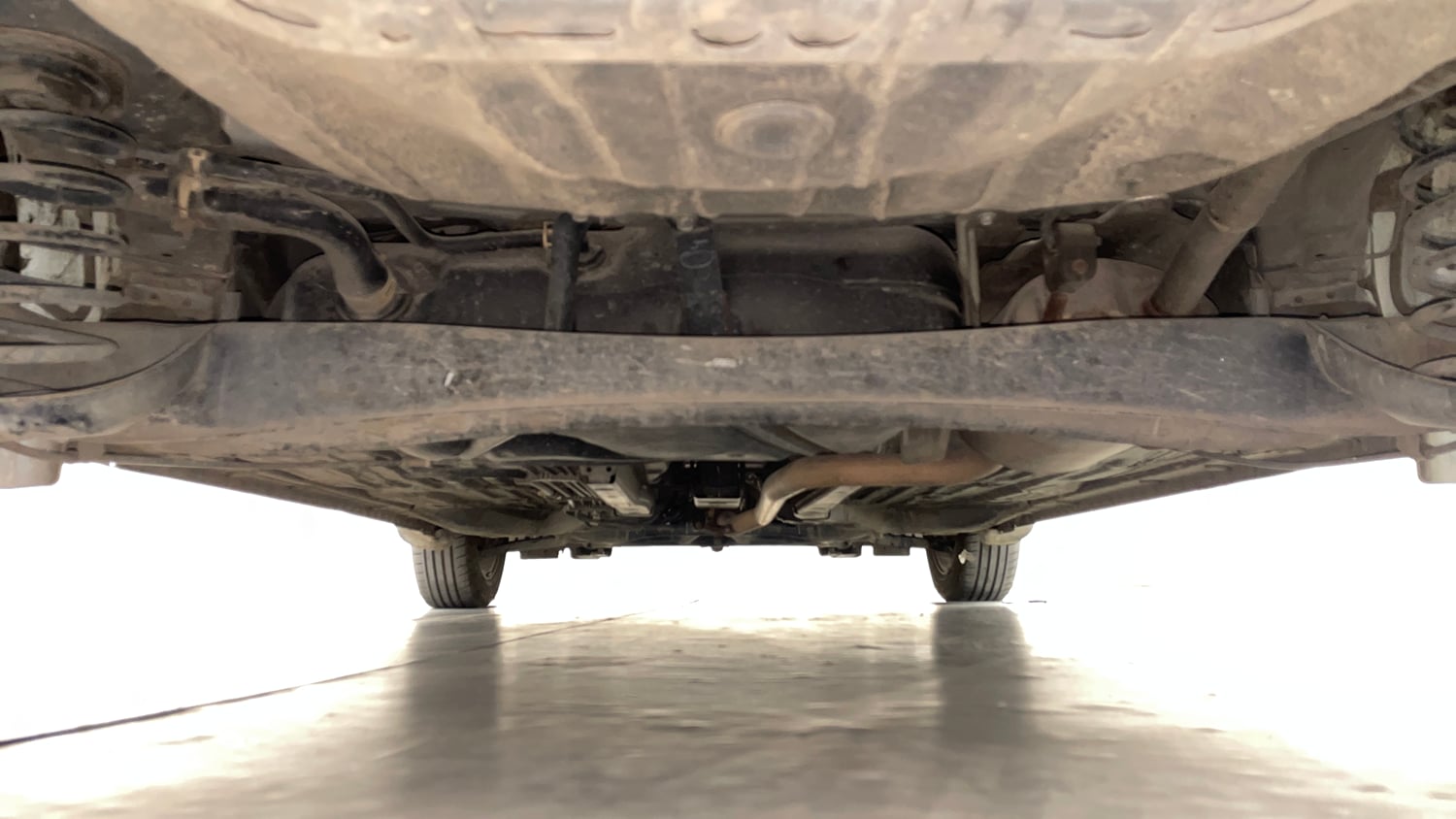 Used 2020 Honda Amaze 1.2 VX CVT Petrol Petrol Automatic extra REAR UNDERBODY VIEW (TAKEN FROM REAR)