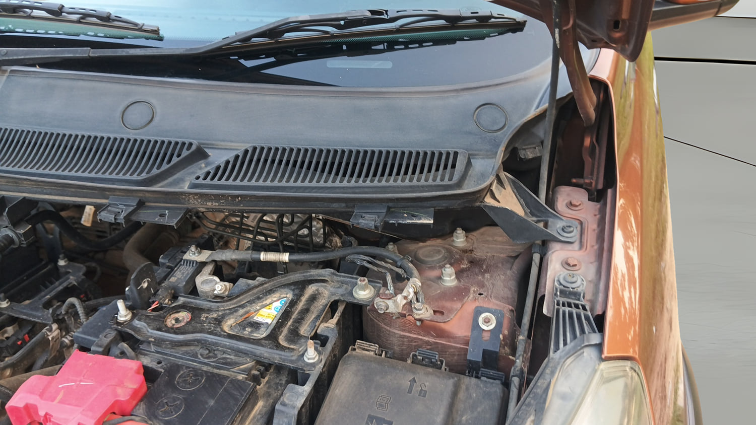 Used 2019 Ford Freestyle Trend Plus 1.2 Ti-VCT Petrol Manual engine ENGINE LEFT SIDE HINGE & APRON VIEW