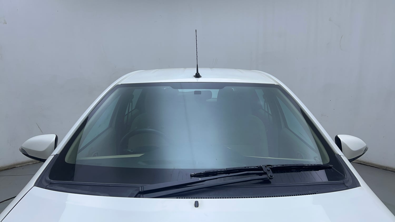 Used 2018 Toyota Etios Liva VXD Diesel Manual exterior FRONT WINDSHIELD VIEW