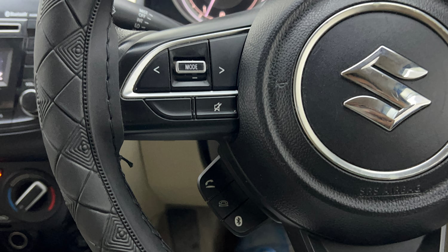 Used 2017 Maruti Suzuki Dzire VXi AMT Petrol Automatic top_features Steering mounted controls