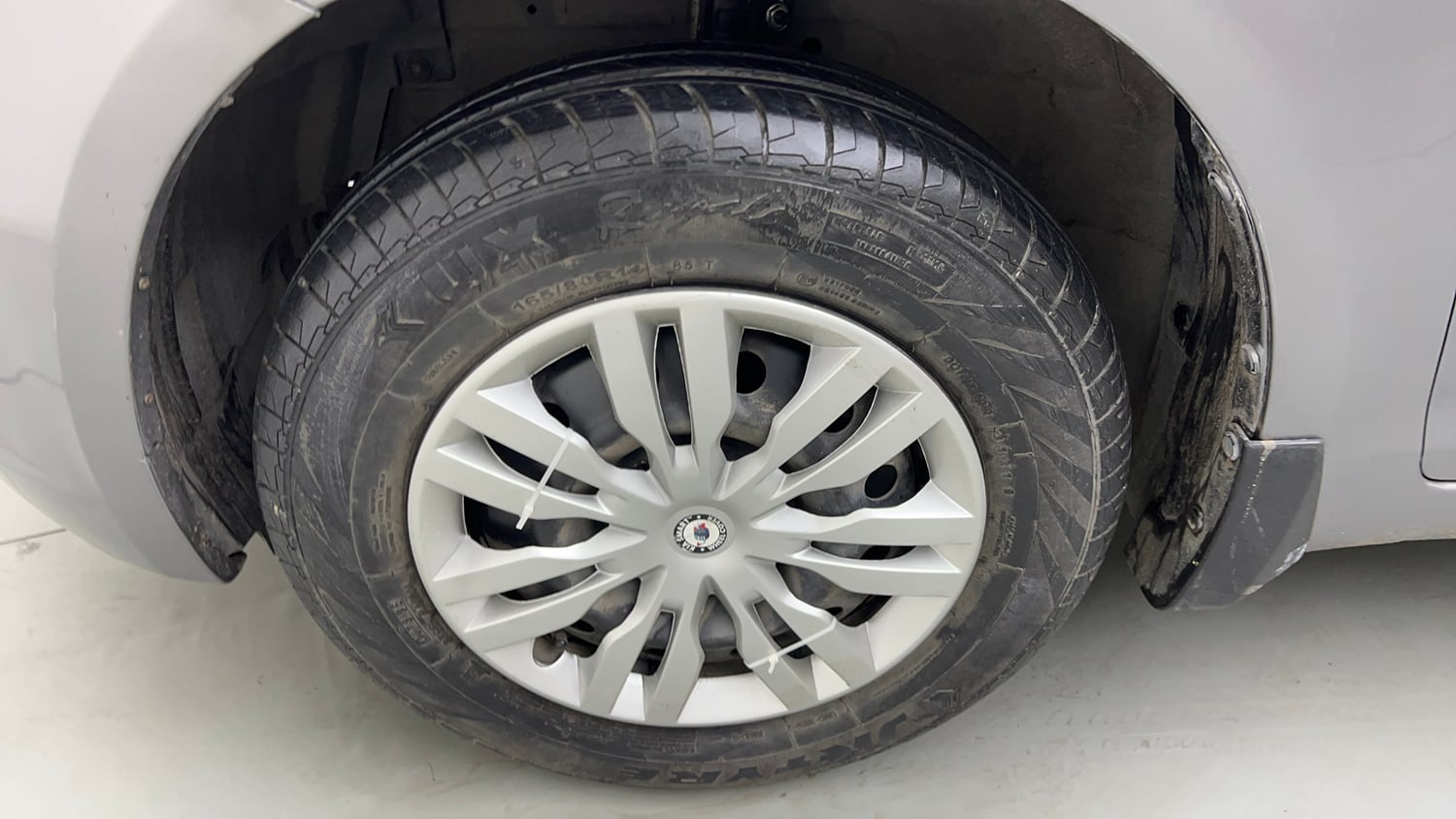 Used 2014 Maruti Suzuki Swift VXi Petrol Manual tyres LEFT FRONT TYRE RIM VIEW