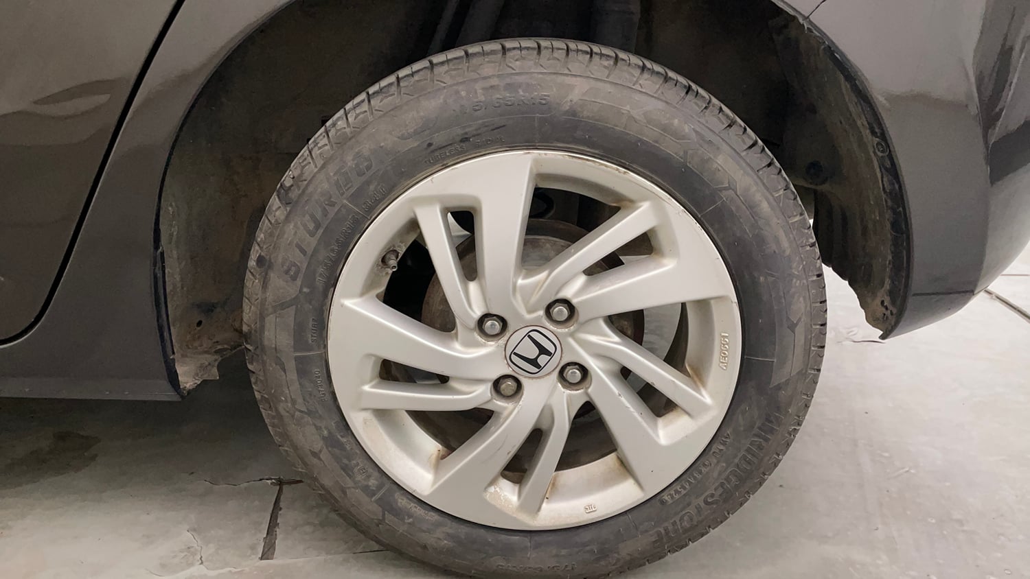 Used 2017 Honda Jazz V AT Petrol Petrol Automatic tyres LEFT REAR TYRE RIM VIEW
