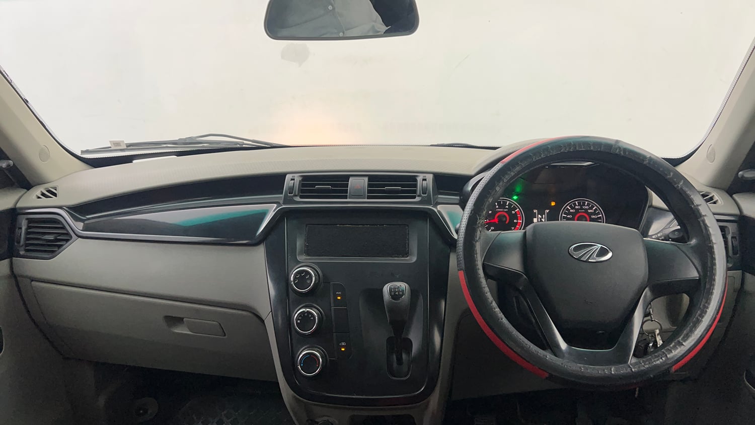 Used 2016 Mahindra KUV100 K4 6 STR Petrol Manual interior DASHBOARD VIEW
