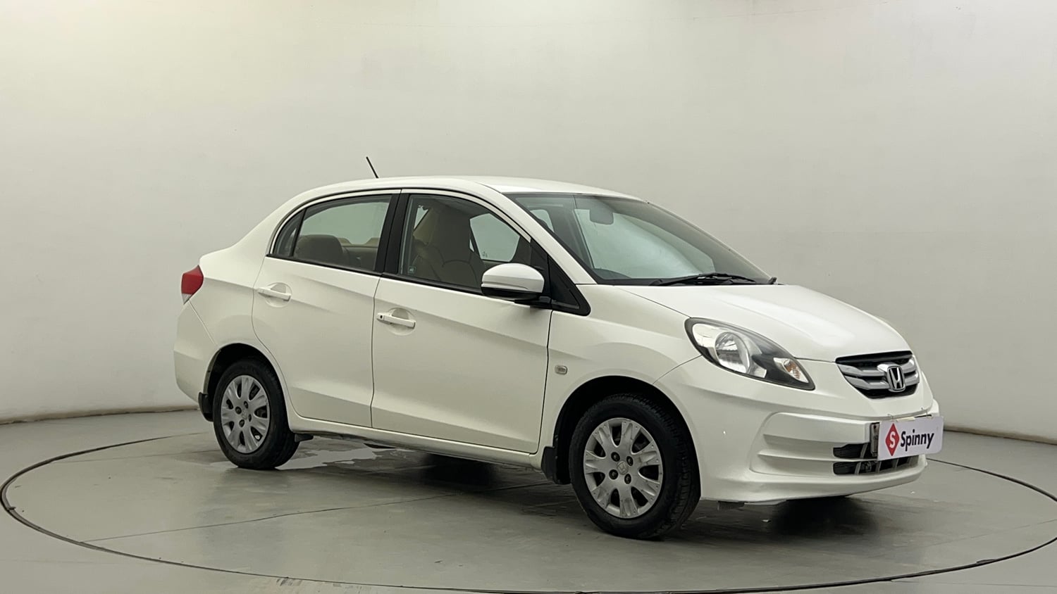 Used 2016 Honda Amaze 1.2 S i-VTEC Petrol Manual exterior RIGHT FRONT CORNER VIEW