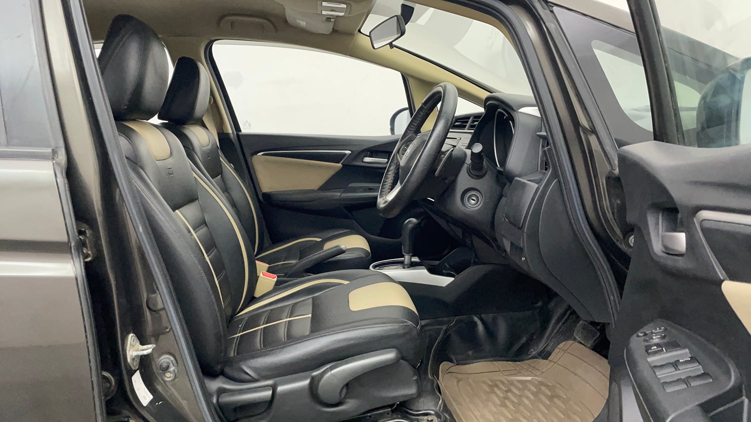 Used 2017 Honda Jazz V AT Petrol Petrol Automatic interior RIGHT SIDE FRONT DOOR CABIN VIEW