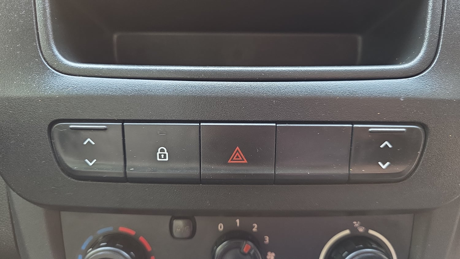 Used 2020 Renault Kwid RXL Petrol Manual top_features Power windows