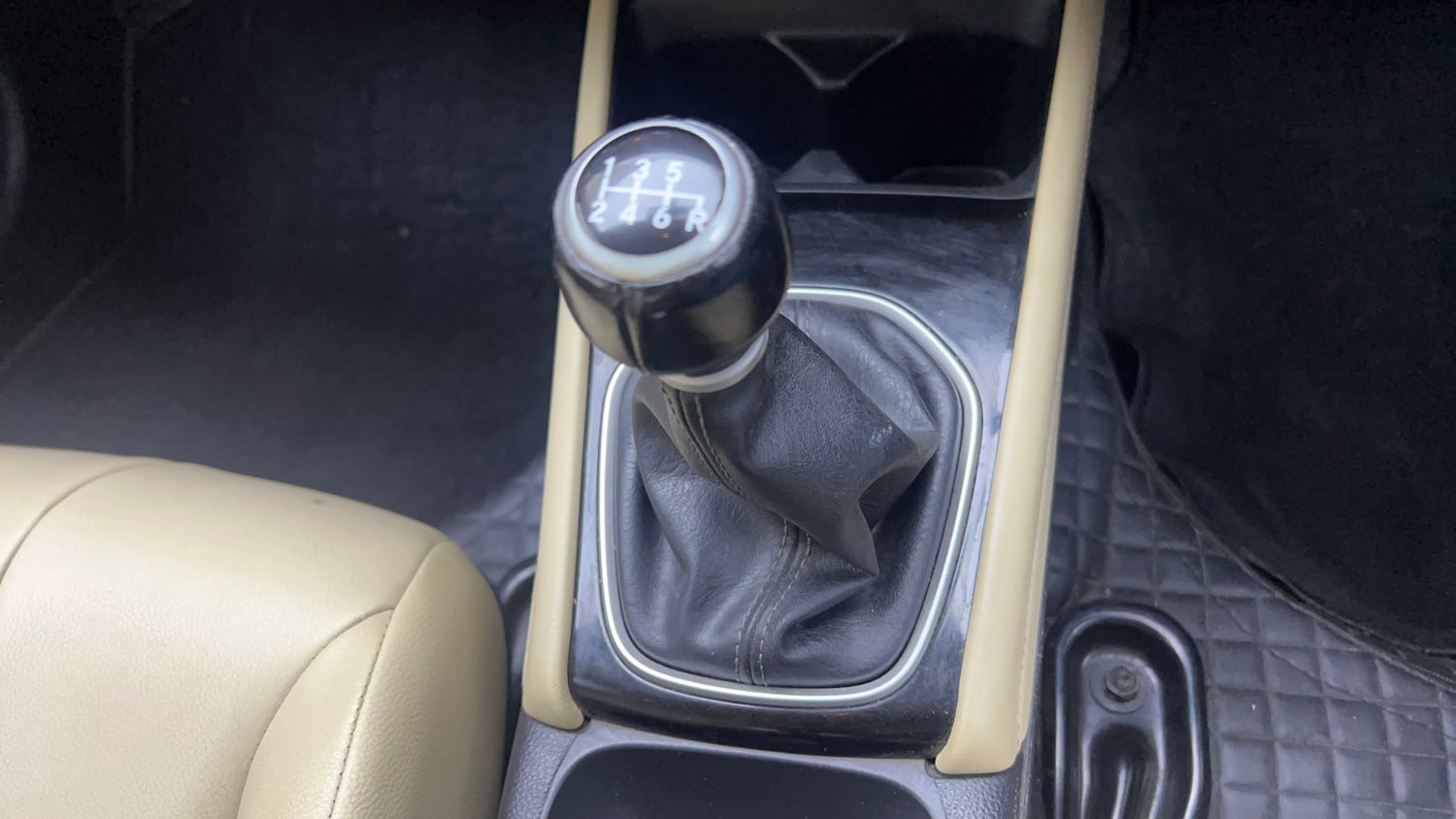 Used 2022 Honda City ZX Petrol Petrol Manual interior GEAR  KNOB VIEW