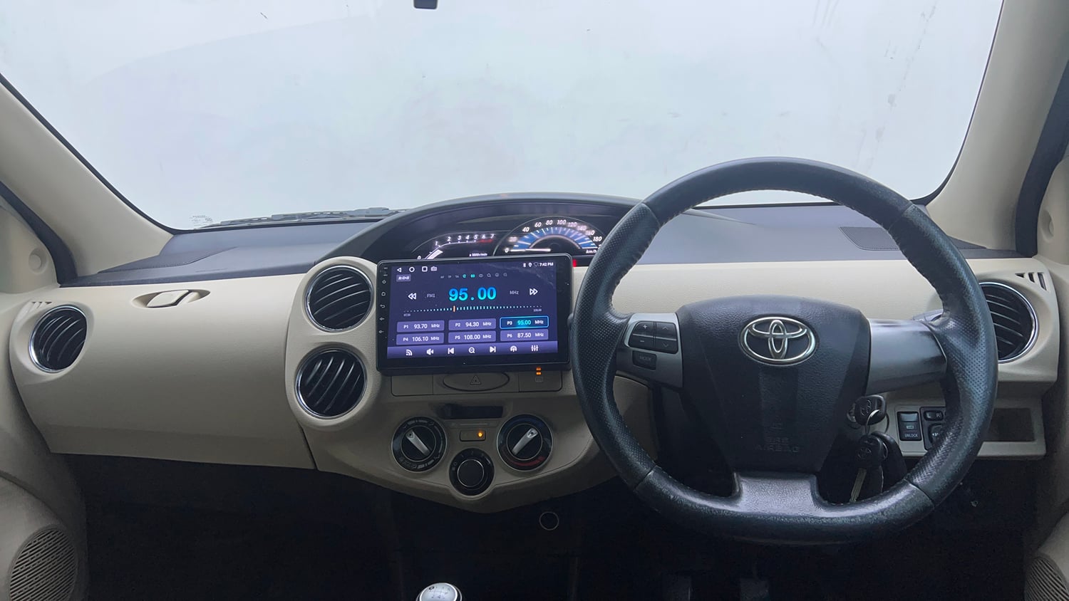 Used 2018 Toyota Etios Liva VXD Diesel Manual interior DASHBOARD VIEW