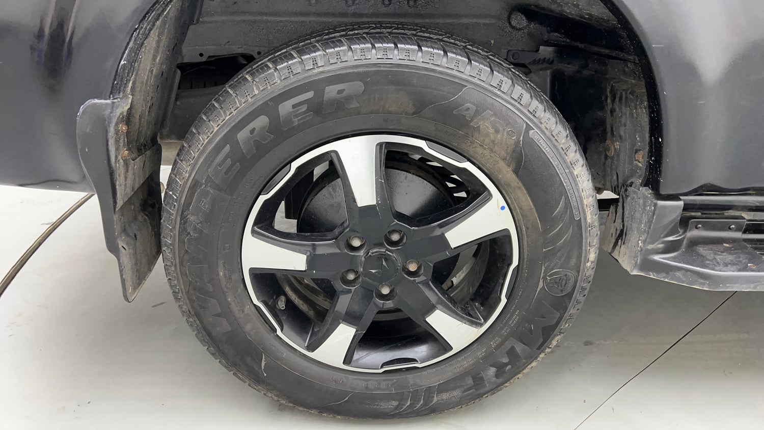 Used 2022 Mahindra Scorpio S9 Diesel Manual tyres RIGHT REAR TYRE RIM VIEW