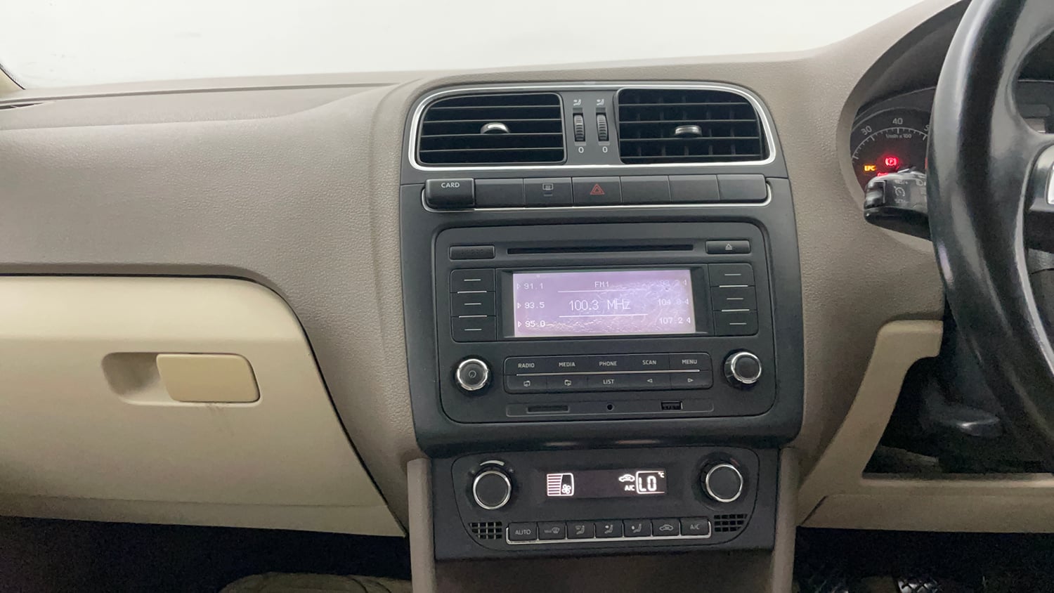 Used 2015 Skoda Rapid 1.6 MPI Elegance Petrol Manual interior MUSIC SYSTEM & AC CONTROL VIEW