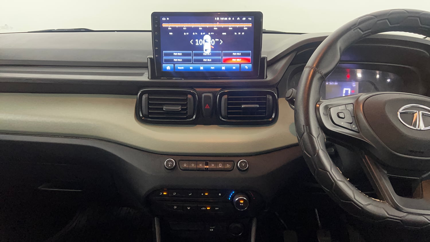Used 2023 Tata Punch Adventure iCNG Cng Manual interior MUSIC SYSTEM & AC CONTROL VIEW