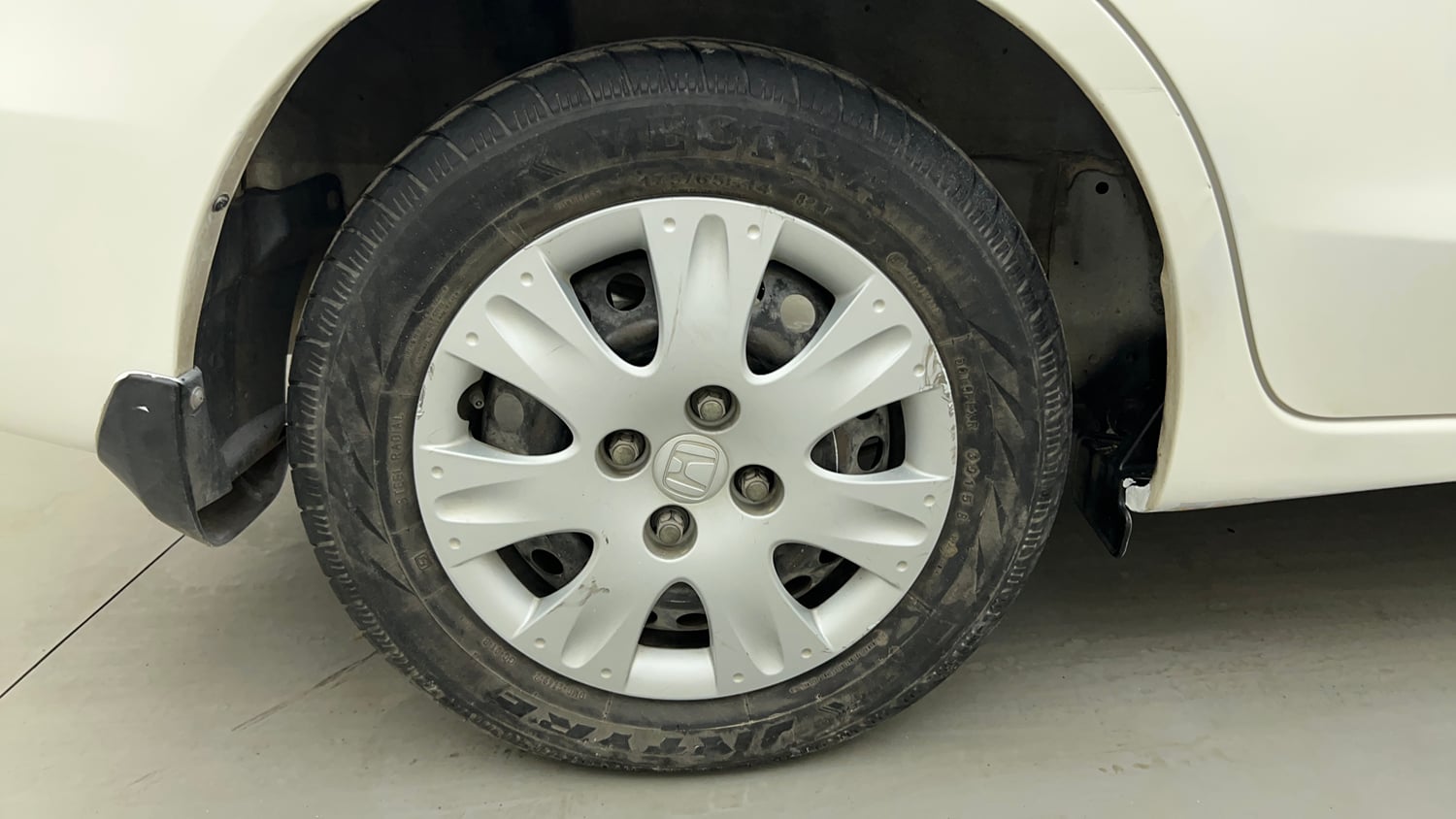 Used 2016 Honda Amaze 1.2 S i-VTEC Petrol Manual tyres RIGHT REAR TYRE RIM VIEW