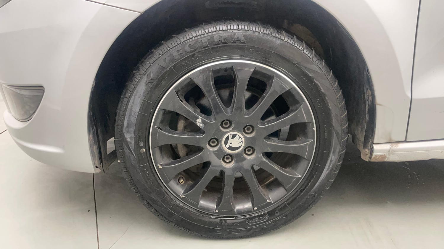 Used 2015 Skoda Rapid 1.6 MPI Elegance Petrol Manual tyres LEFT FRONT TYRE RIM VIEW