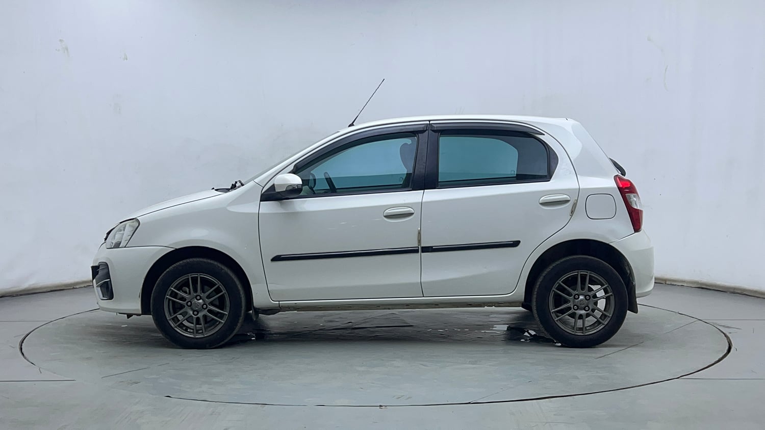Used 2018 Toyota Etios Liva VXD Diesel Manual exterior LEFT SIDE VIEW