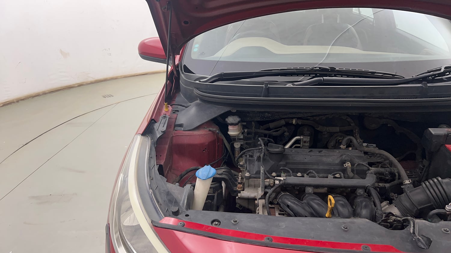 Used 2015 Hyundai Elite i20 Magna 1.2 Petrol Manual engine ENGINE RIGHT SIDE HINGE & APRON VIEW