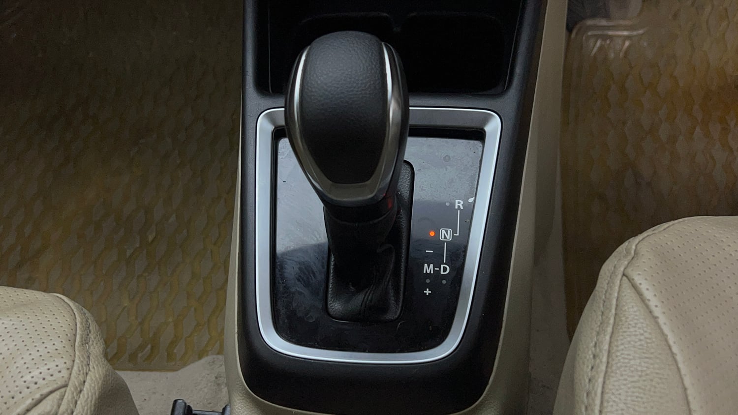 Used 2017 Maruti Suzuki Dzire VXi AMT Petrol Automatic interior GEAR  KNOB VIEW