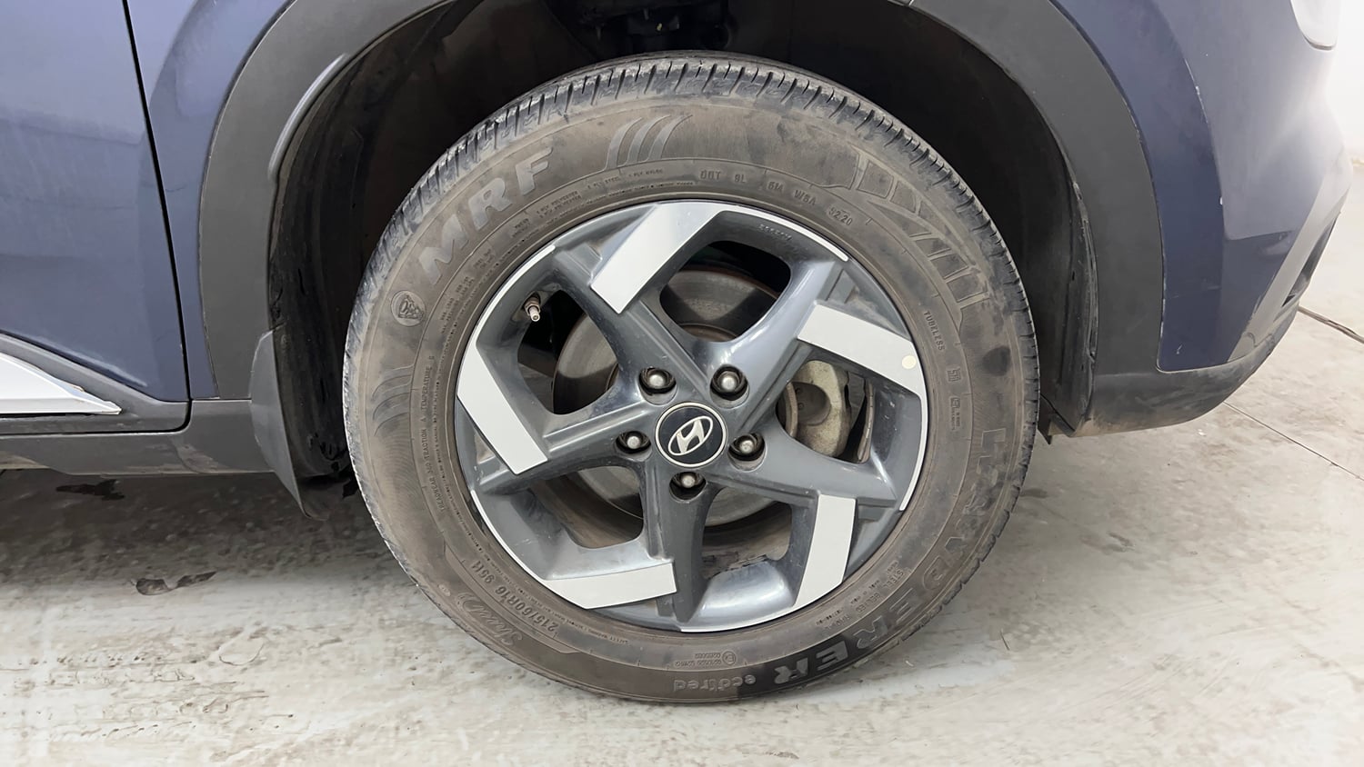 Used 2021 Hyundai Venue SX Plus 1.0 Turbo DCT Petrol Automatic tyres RIGHT FRONT TYRE RIM VIEW
