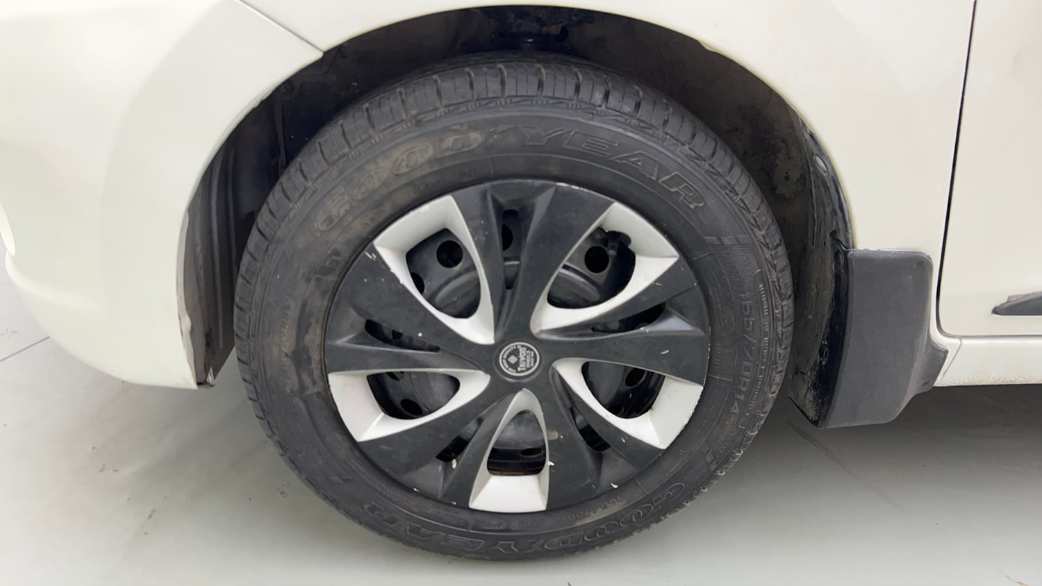 Used 2014 Maruti Suzuki Celerio VXi Petrol Manual tyres LEFT FRONT TYRE RIM VIEW