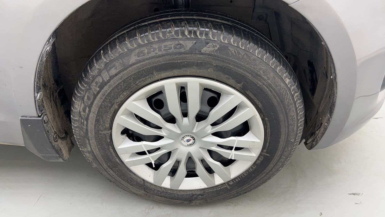 Used 2014 Maruti Suzuki Swift VXi Petrol Manual tyres RIGHT FRONT TYRE RIM VIEW
