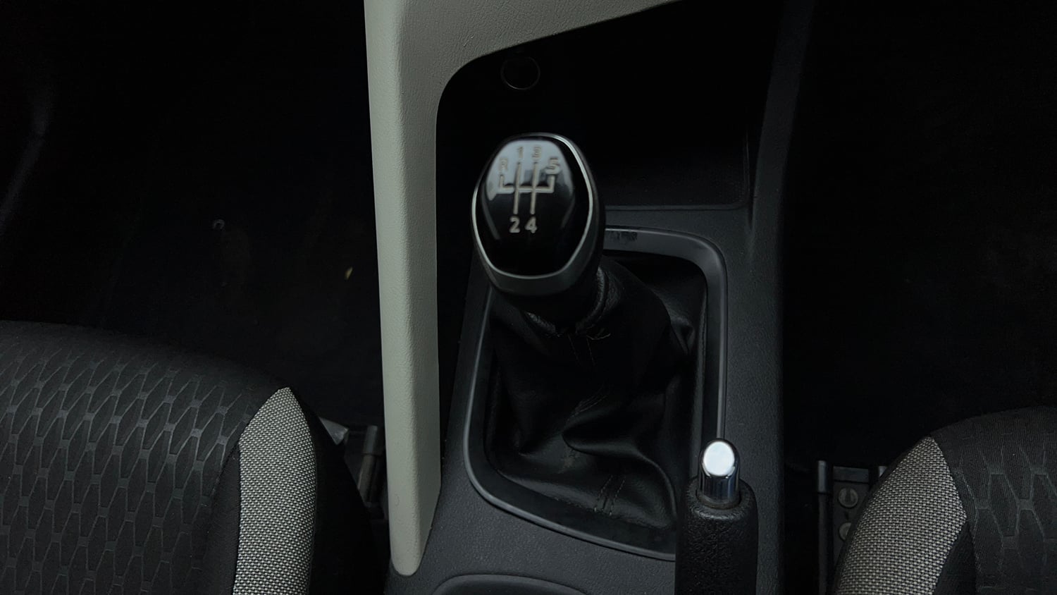 Used 2023 Nissan Magnite XE Petrol Manual interior GEAR  KNOB VIEW