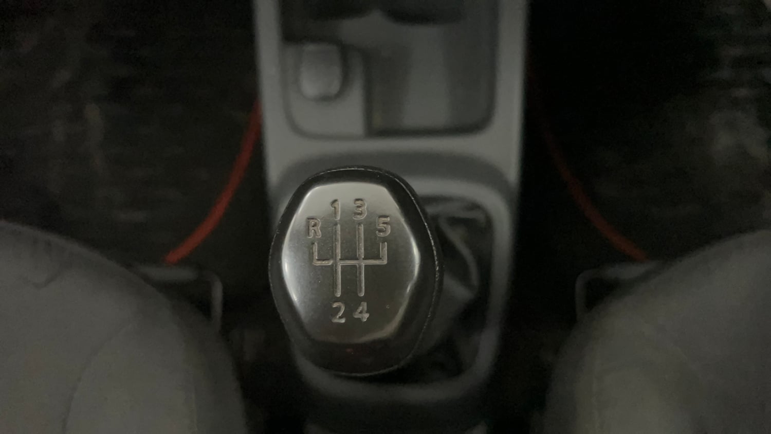 Used 2016 Renault Kwid RXT Petrol Manual interior GEAR  KNOB VIEW