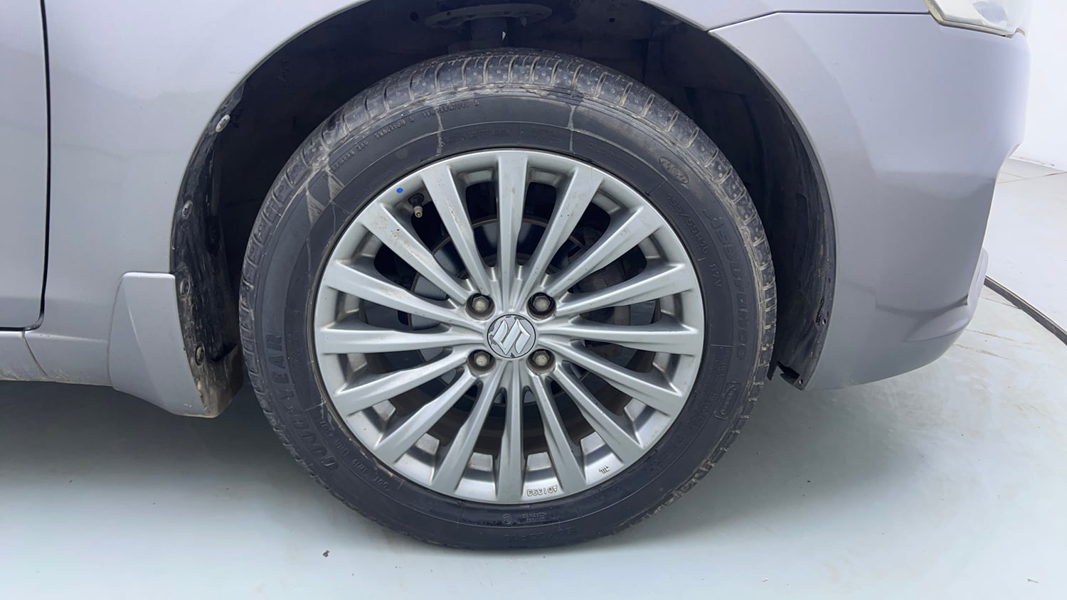 Used 2016 Maruti Suzuki Ciaz ZXI+ AT Petrol Automatic tyres RIGHT FRONT TYRE RIM VIEW