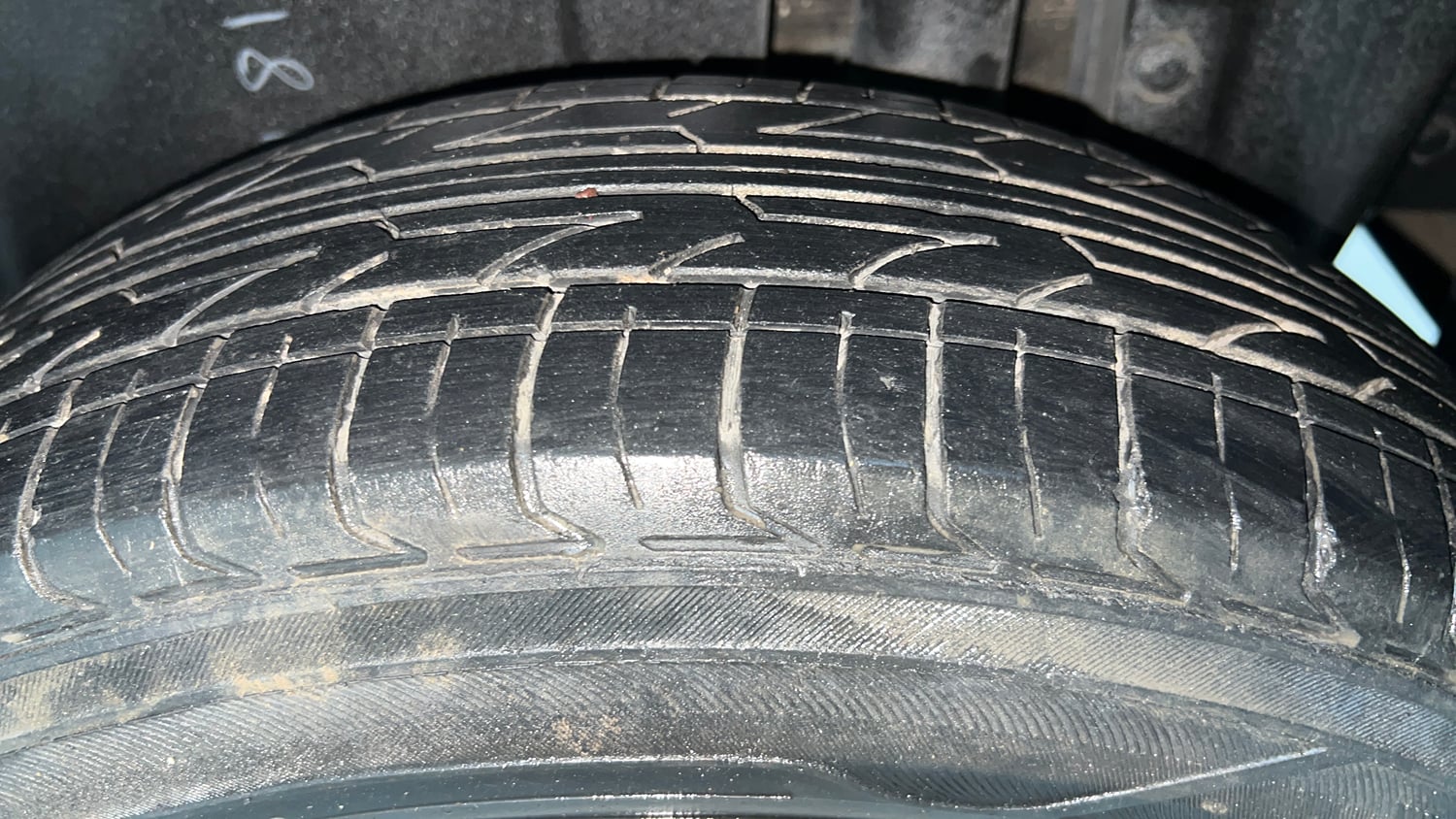 Used 2015 Maruti Suzuki Swift VXi Petrol Manual tyres LEFT REAR TYRE TREAD VIEW