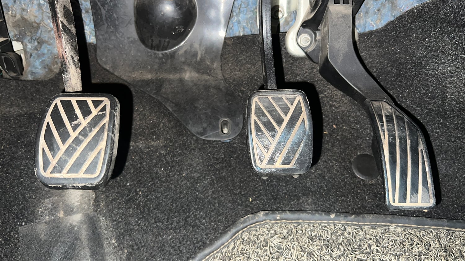 Used 2015 Maruti Suzuki Swift VXi Petrol Manual interior PEDALS VIEW