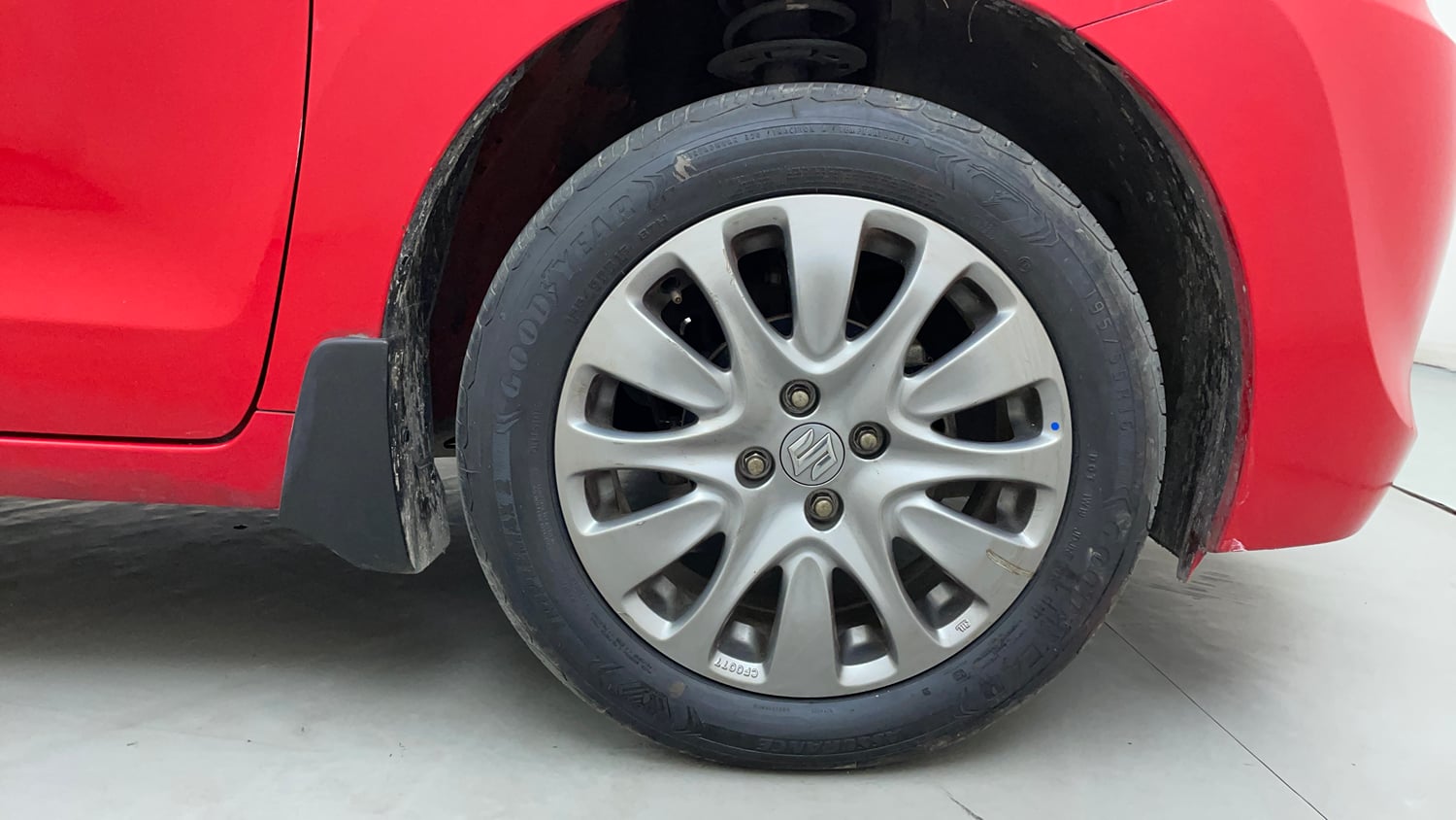 Used 2017 Maruti Suzuki Baleno Zeta 1.2 Petrol Manual tyres RIGHT FRONT TYRE RIM VIEW