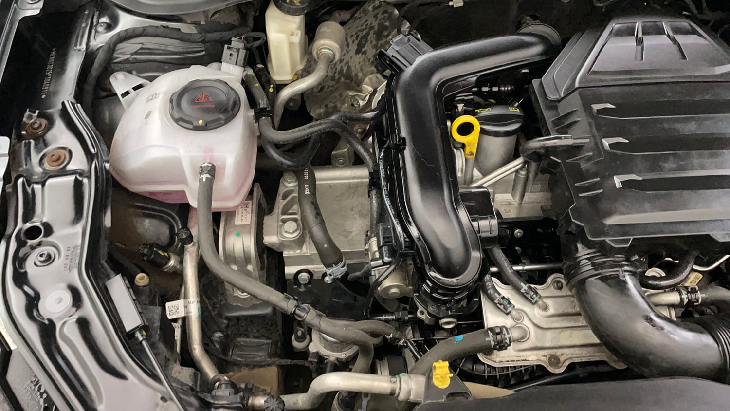 Used 2023 Volkswagen Virtus Highline 1.0 TSI AT Petrol Automatic engine ENGINE RIGHT SIDE VIEW