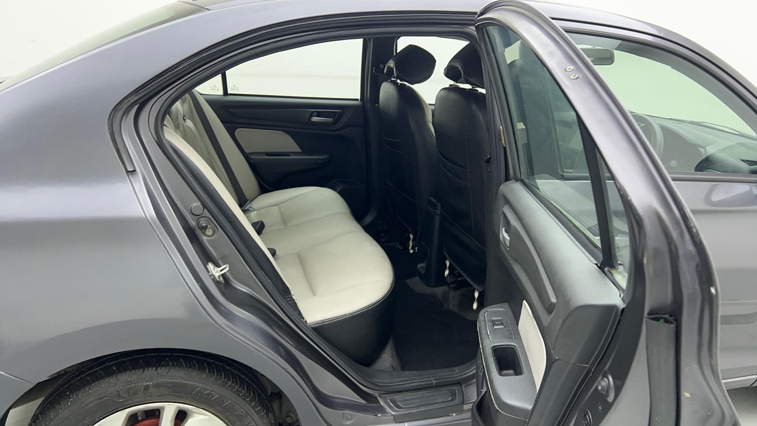 Used 2018 Honda Amaze 1.5 V CVT Diesel Diesel Automatic interior RIGHT SIDE REAR DOOR CABIN VIEW