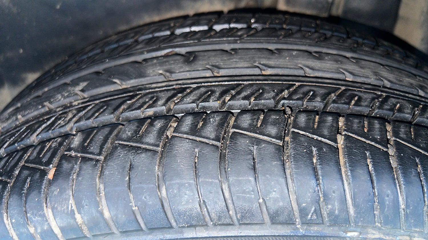 Used 2022 Skoda Kushaq Style 1.5L TSI DSG (6 Airbags) Petrol Automatic tyres LEFT REAR TYRE TREAD VIEW