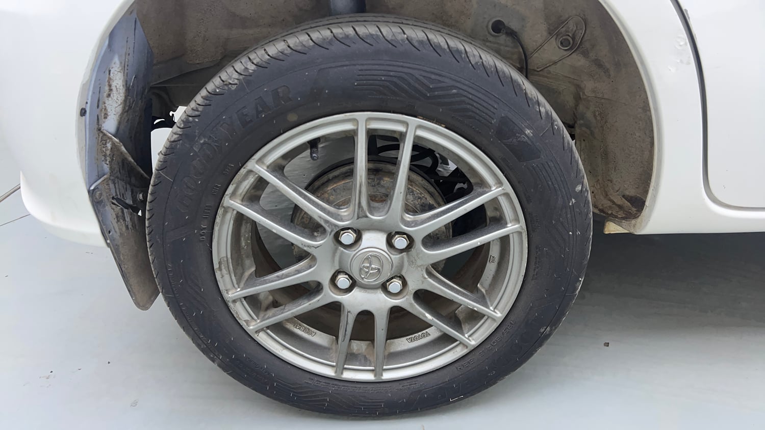 Used 2018 Toyota Etios Liva VXD Diesel Manual tyres RIGHT REAR TYRE RIM VIEW