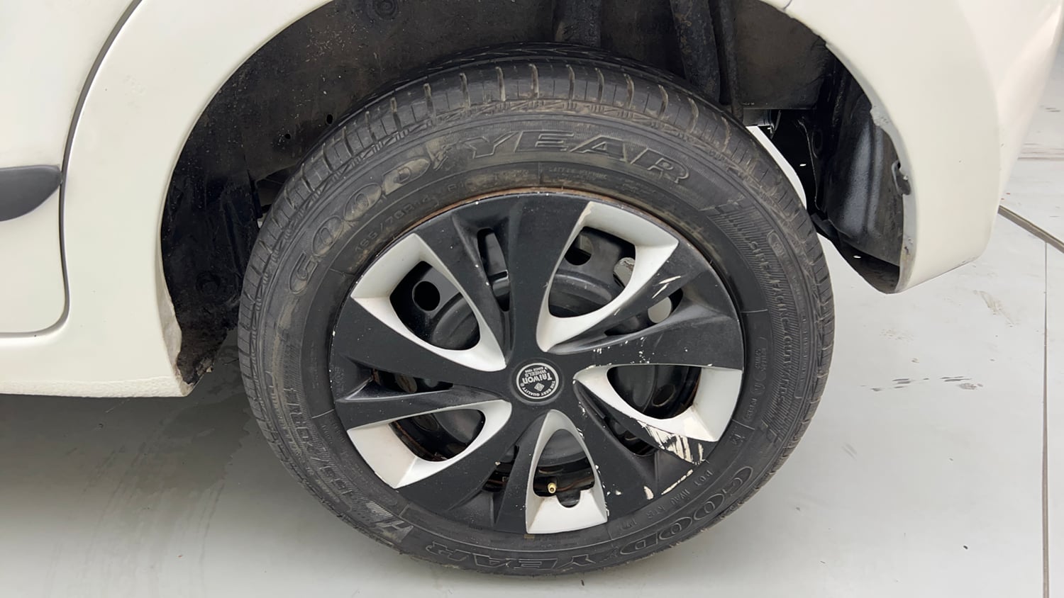 Used 2014 Maruti Suzuki Celerio VXi Petrol Manual tyres LEFT REAR TYRE RIM VIEW