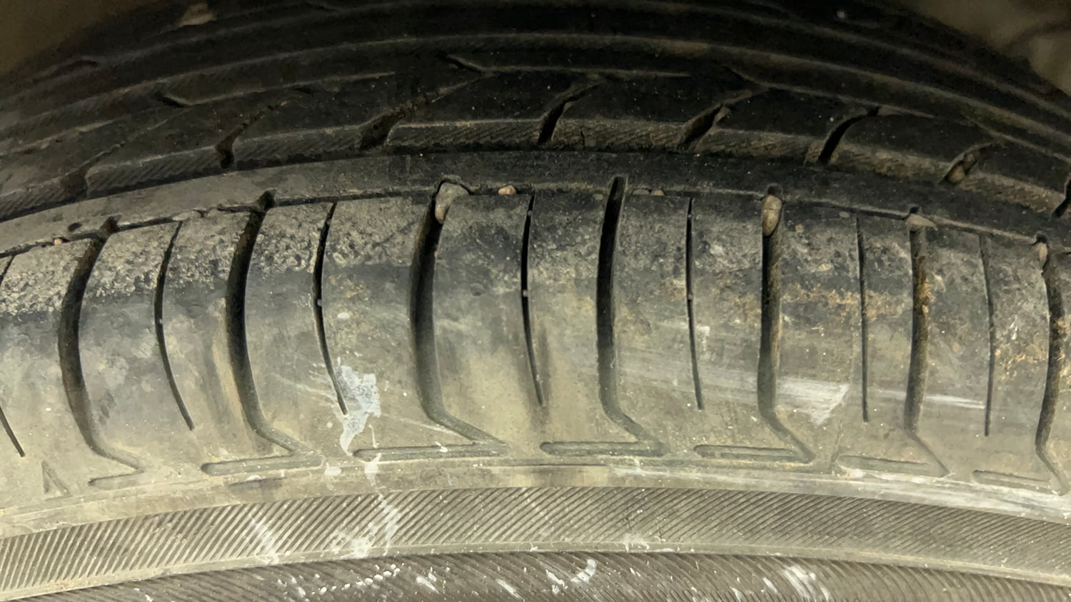 Used 2015 Hyundai Grand i10 Asta AT 1.2 Kappa VTVT Petrol Automatic tyres LEFT REAR TYRE TREAD VIEW